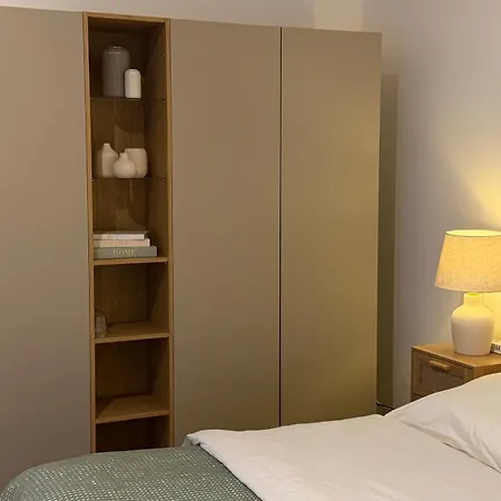 Meba Living Premium Queensize Bett, Wlan, Kueche & Nespresso Apartment Mönchengladbach