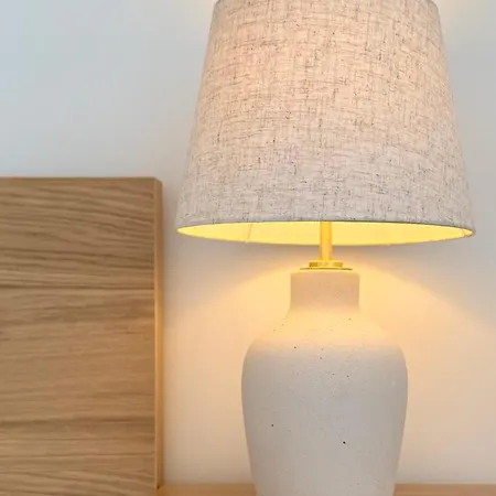 Meba Living Premium Queensize Bett, Wlan, Kueche & Nespresso Apartment Mönchengladbach